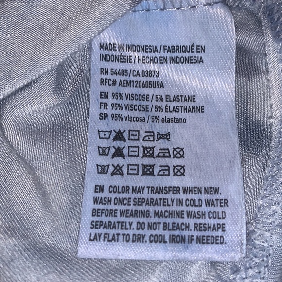 American Eagle NWT Soft & Sexy Cold Shoulder Tie Dye Tee Size Small Blue/White - Picture 7 of 9